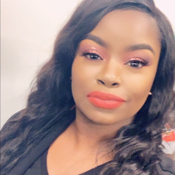 Meet your Posher, Eboni - Picture 1 of 1